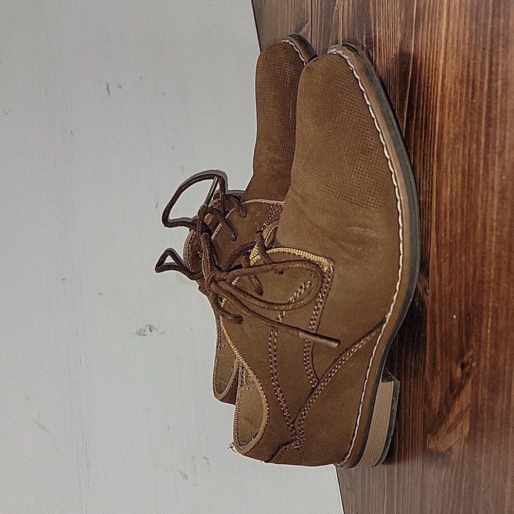 Brown dress shoes